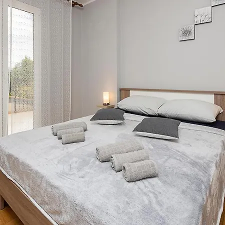 Apartament Amazing In With 1 Bedrooms And Wifi *
