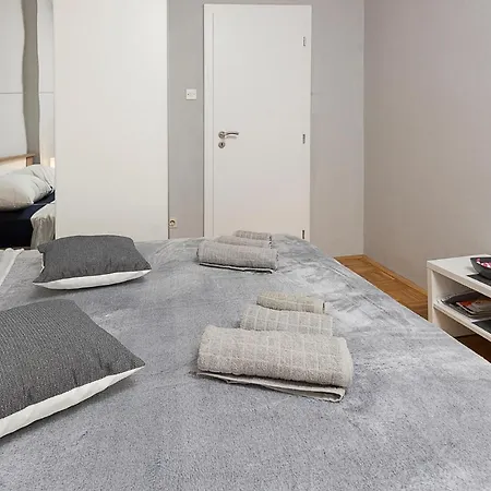 Apartament Amazing In With 1 Bedrooms And Wifi *