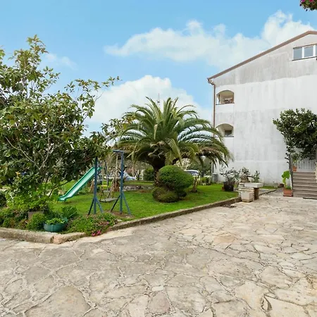 Apartament Amazing In With 1 Bedrooms And Wifi